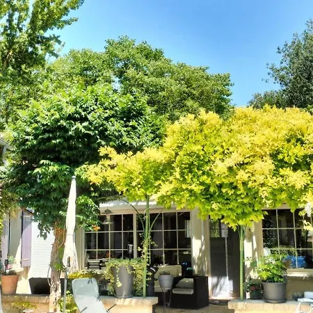 Hotes Chez Chris Roquemaure (Gard)