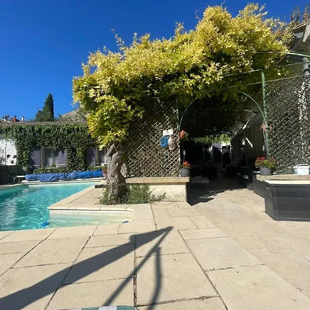 Hotes Chez Chris *
